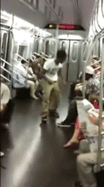Диви танци в метрото